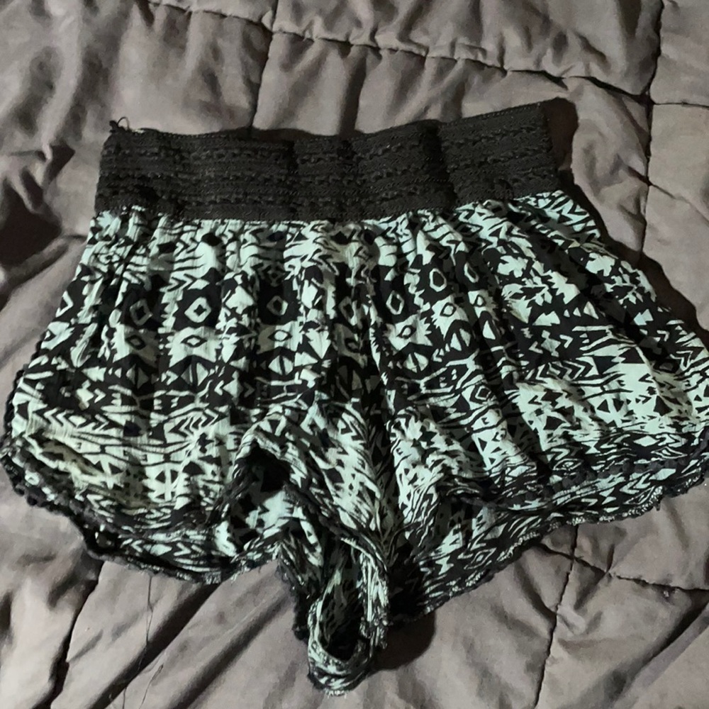 Black/Blue patterned flowy shorts